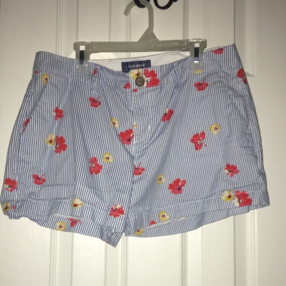Old navy shorts - Picture 1 of 3